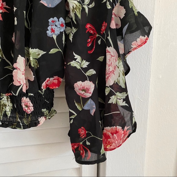 NWT off the shoulder flowy top - Picture 4 of 4